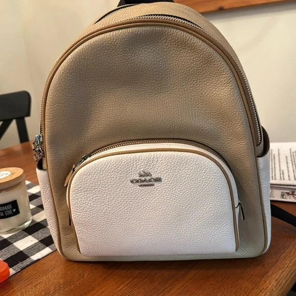 Cream and tan logo coach back back regularsize used onlyonce hastwo smallscraps Vintage Coach Cream/Tan Monogram Shoulder Bag Purse (13.5  main image 2